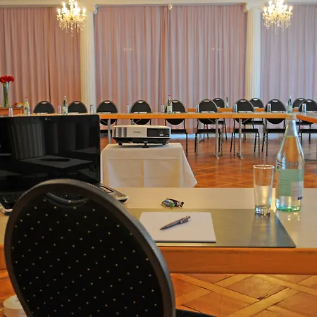 Belle Epoque Victoria & 3*