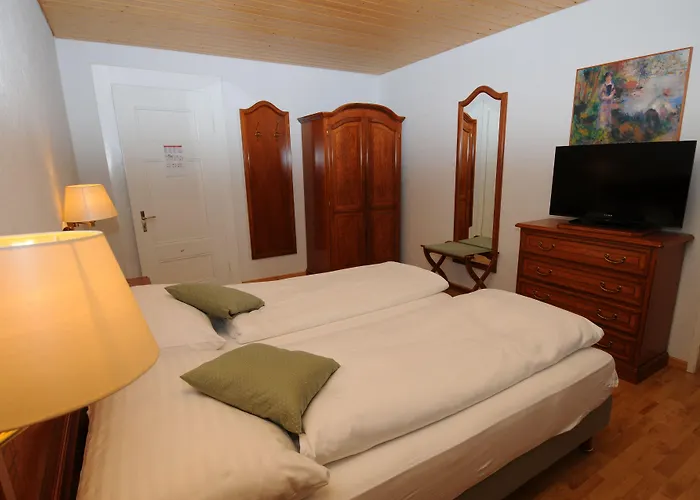 Belle Epoque Victoria & 3*