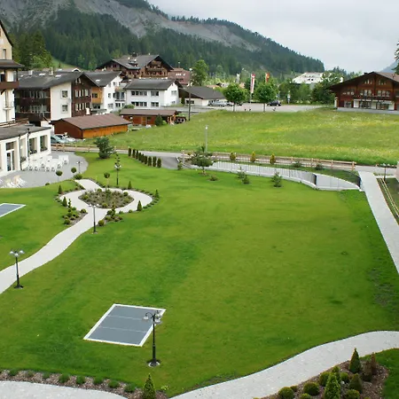 Belle Epoque Victoria & 3*